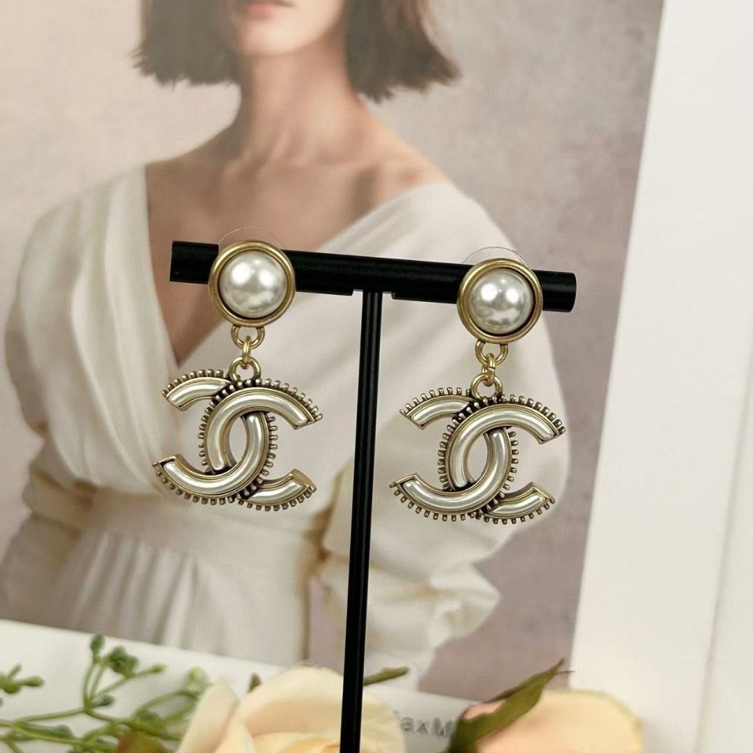 Women's stylish And versatile Minimalist Earrings, Low-key and Elegant, Timeless