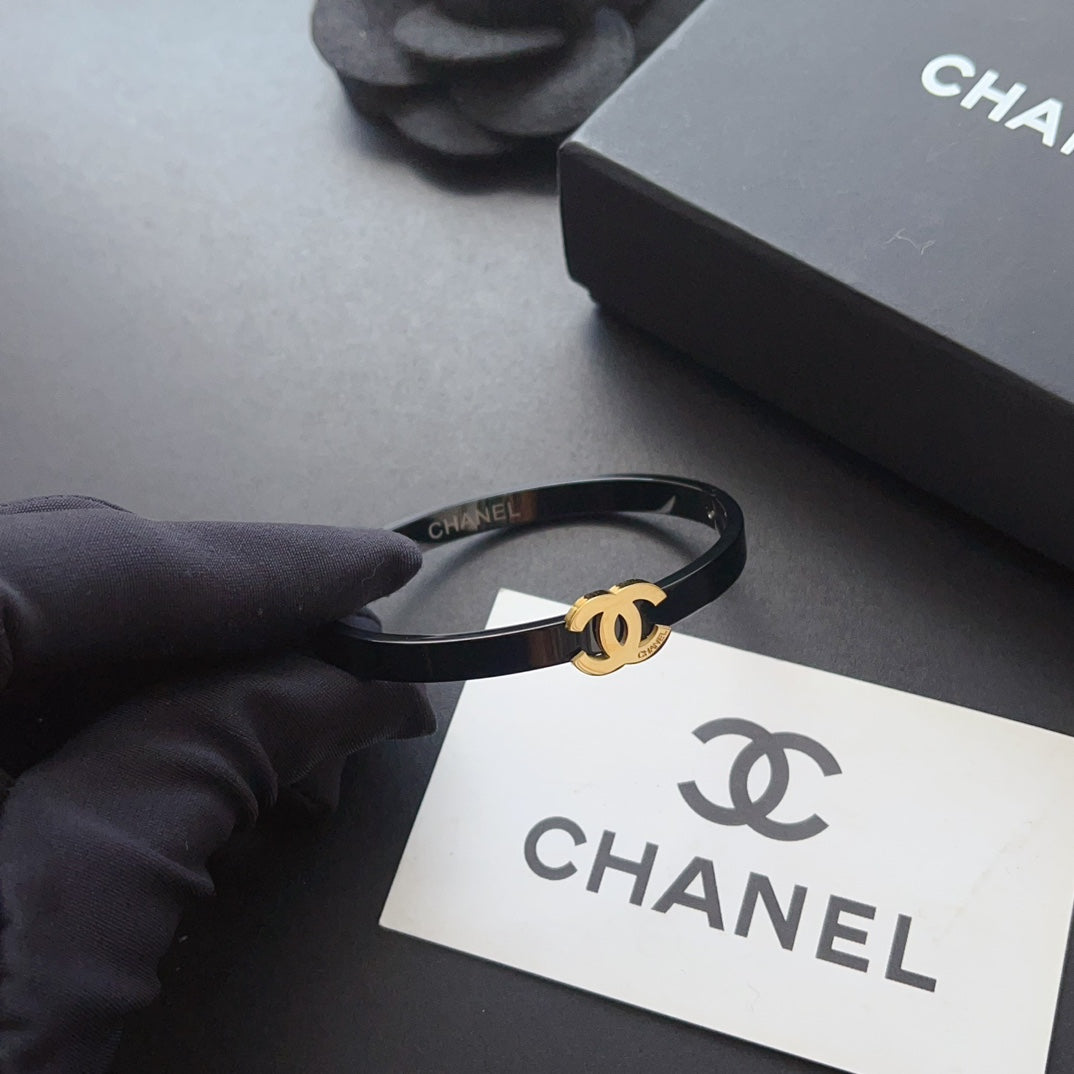 Simple and Fashionable Women's Titanium Steel Bracelet