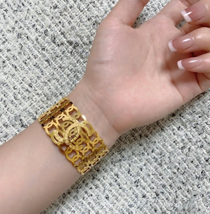 Luxury and stylish bracelets for women