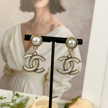 Women's stylish And versatile Minimalist Earrings, Low-key and Elegant, Timeless