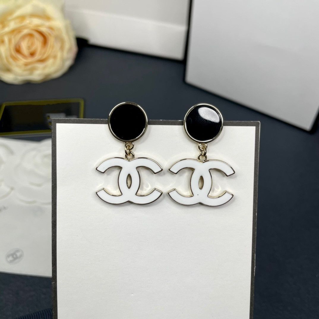 Women's stylish low-key Luxury Earrings