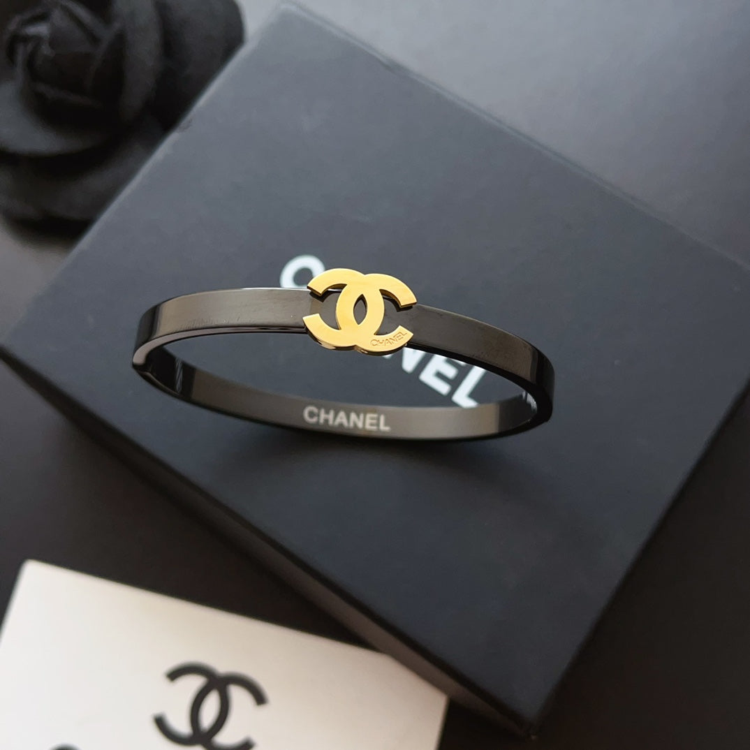 Simple and Fashionable Women's Titanium Steel Bracelet