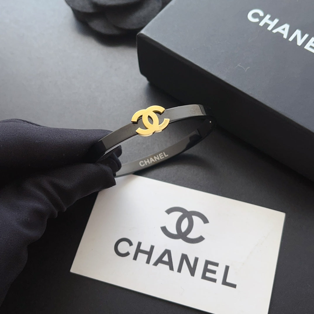 Simple and Fashionable Women's Titanium Steel Bracelet