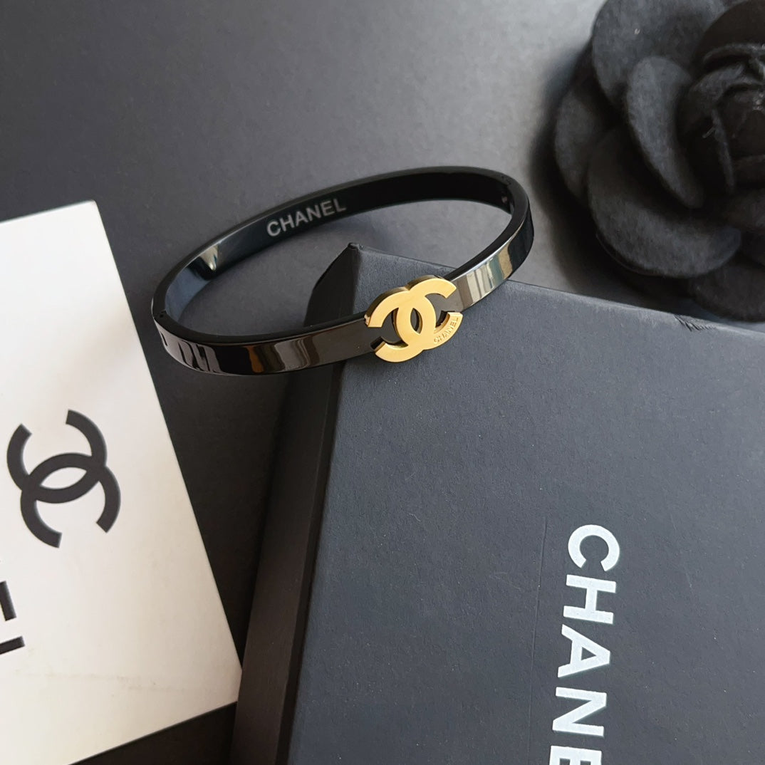 Simple and Fashionable Women's Titanium Steel Bracelet