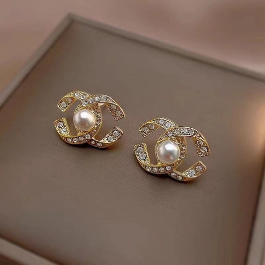 Fashionable And Elegant light Luxury Women's Earrings