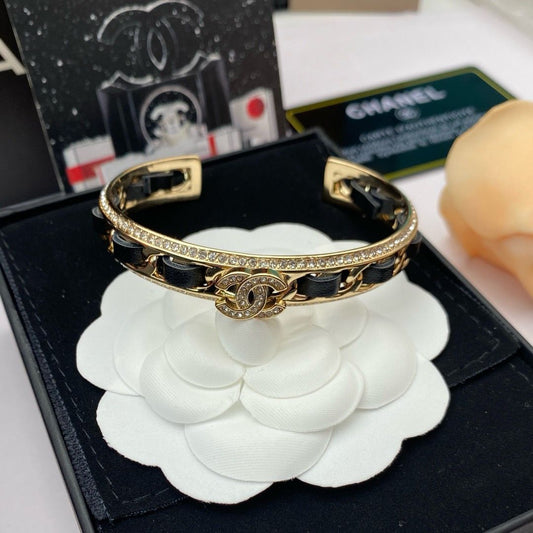 Fashionable high-end party accessoriesBracelet