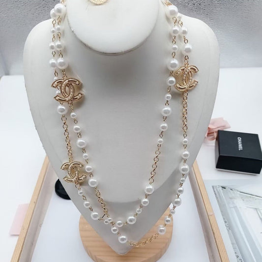 Fashionable women's Elegant Accessories Necklace