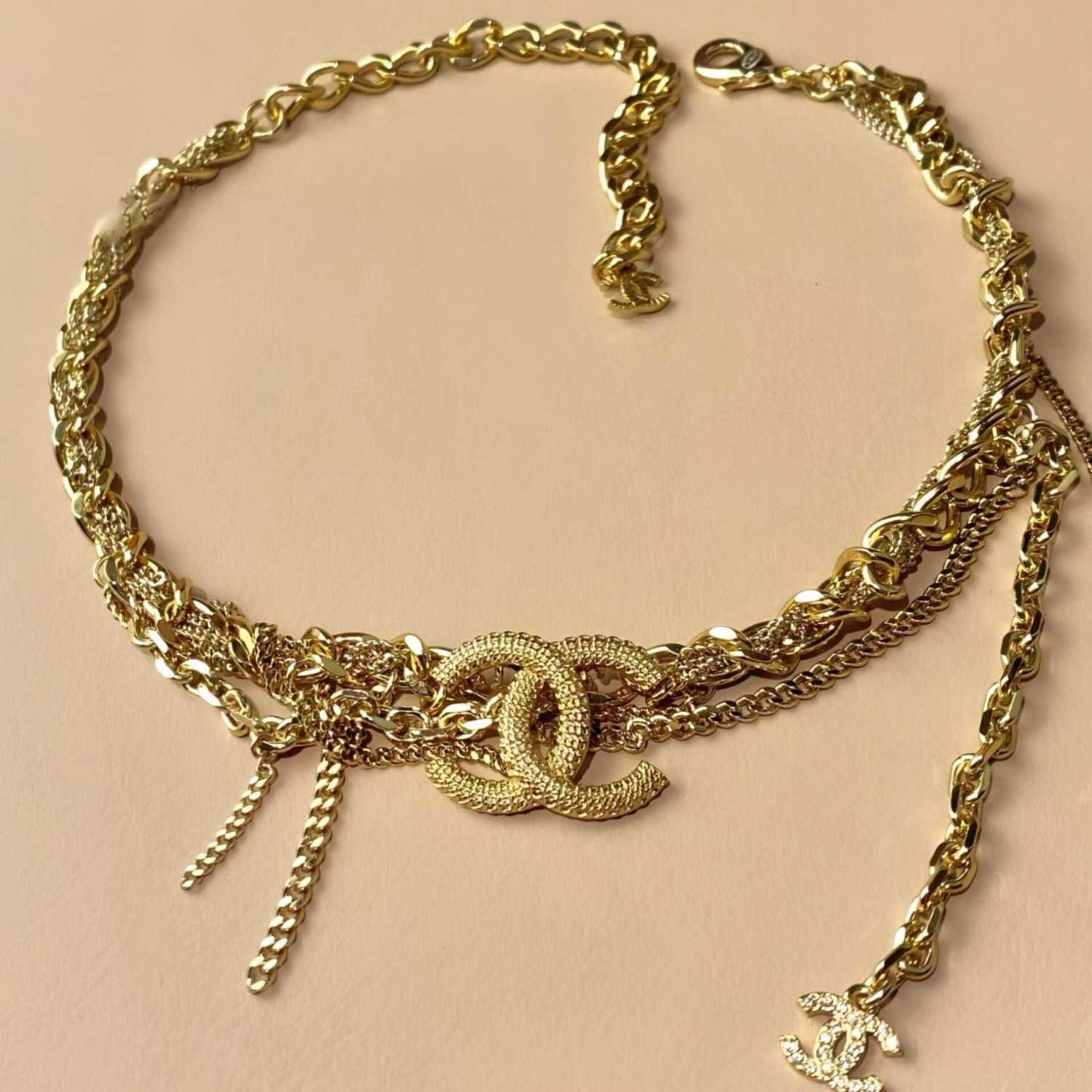 Fashionable women's jewelry accessories pendants