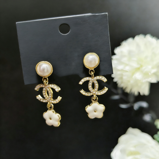Fashionable high-end earrings for Women