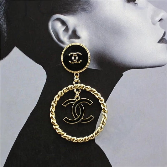 Stylish and exquisite fashion high-end hoop earrings