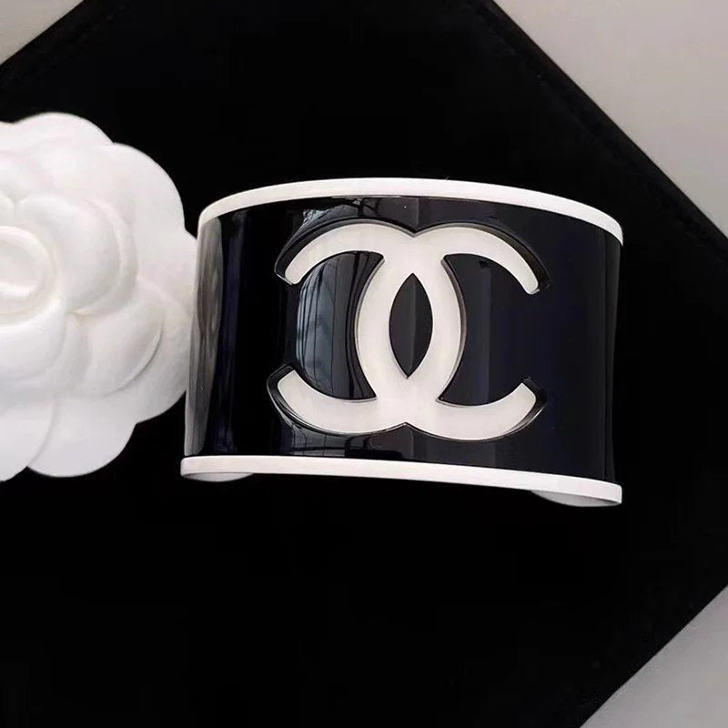 Fashionable women's bracelet