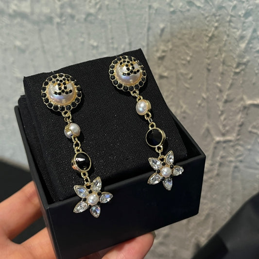 Fashionable women's light luxury Earrings