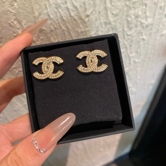 Fashionable women's high-end earrings