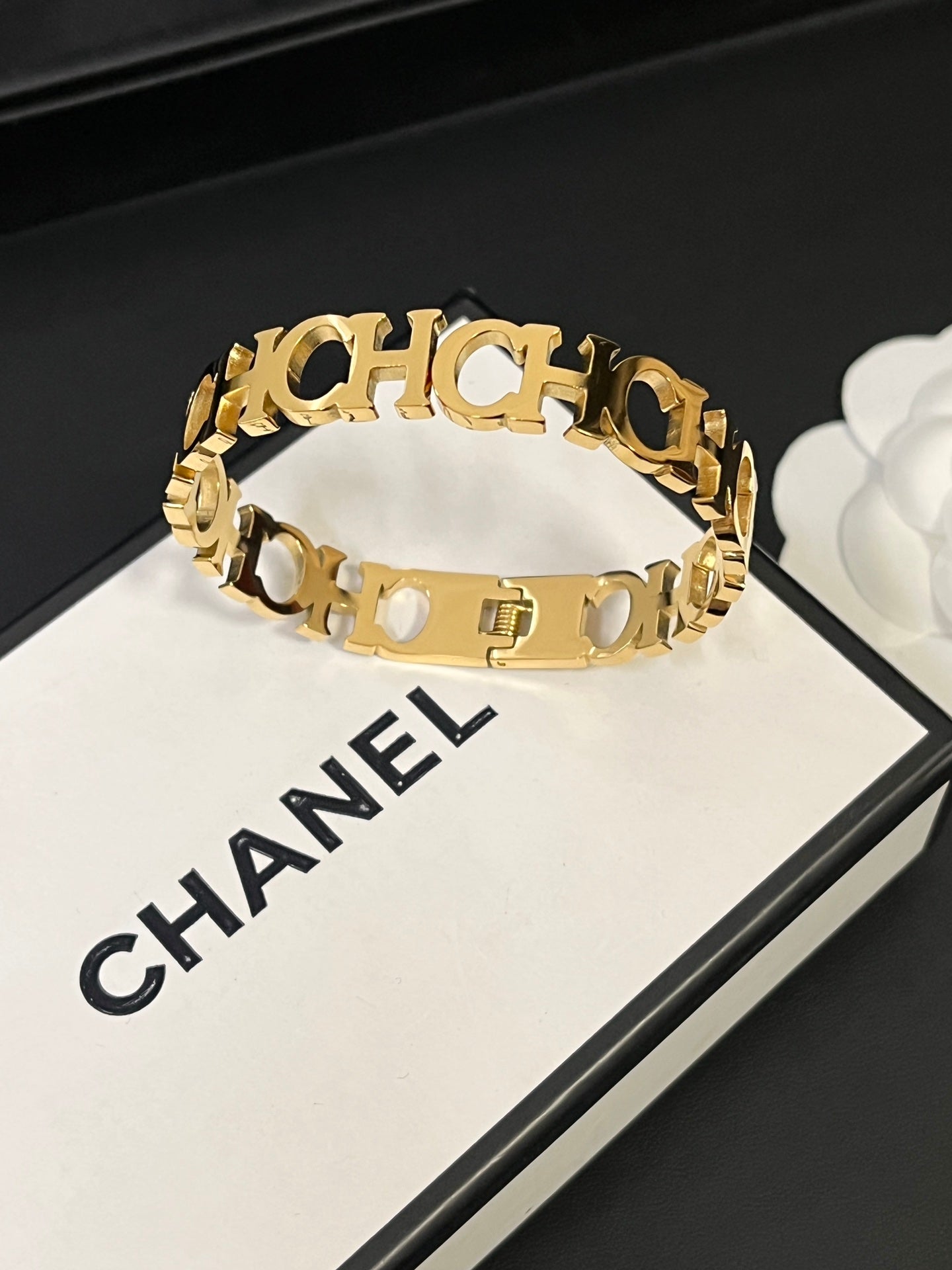 Stylish Women's Elegant Bracelet