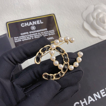 Fashionable Women's Brooch