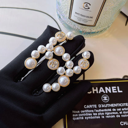 Elegant and stylish brooch for women