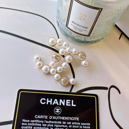 Elegant and stylish brooch for women